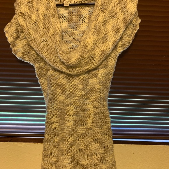 Sleeveless Top Knit - Picture 3 of 8